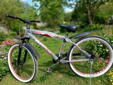 Stylish 26 Inch MTB Cycle - White Wall Tyres - Disc Brakes-like new
