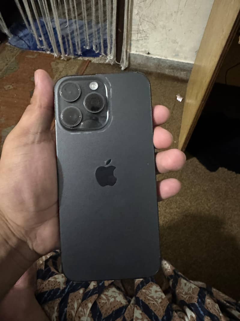 Apple iPhone 15 Pro Max 2