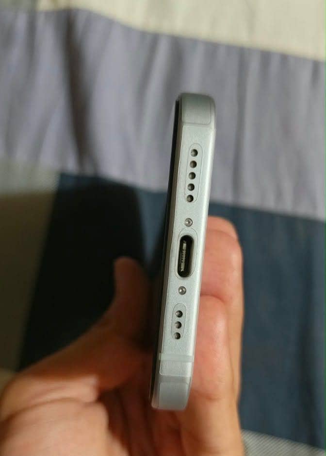 Apple iPhone 15 5