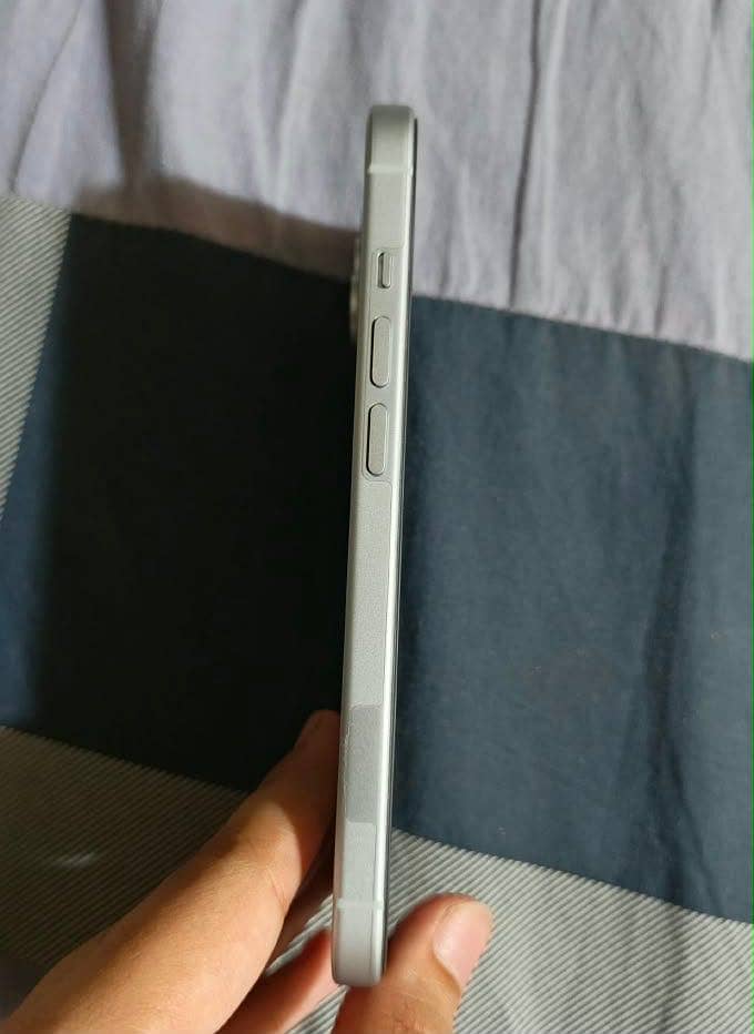 Apple iPhone 15 4