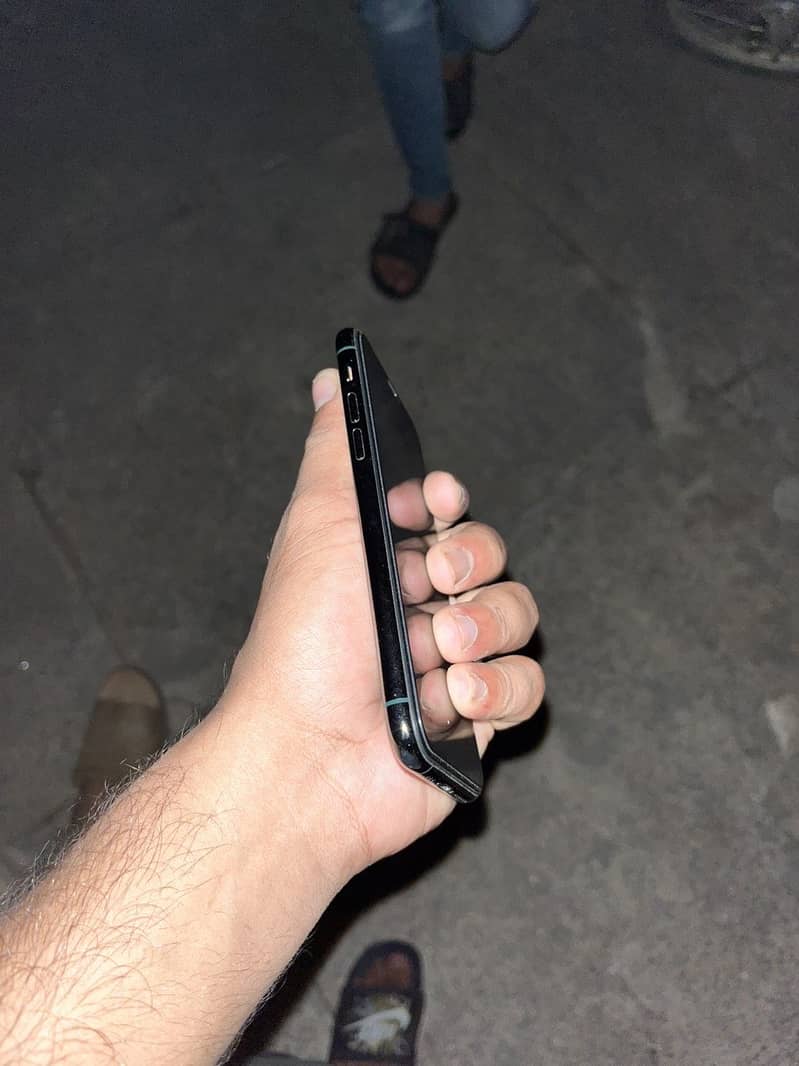 Apple iPhone 11 Pro 4