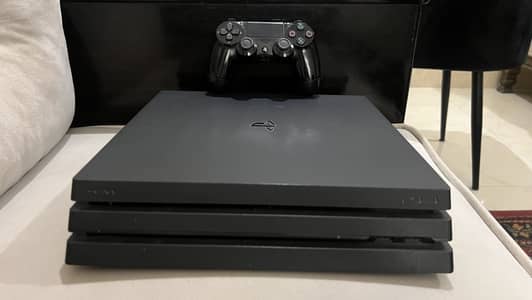 PS4 PRO 1TB - EXCELLENT CONDITION
