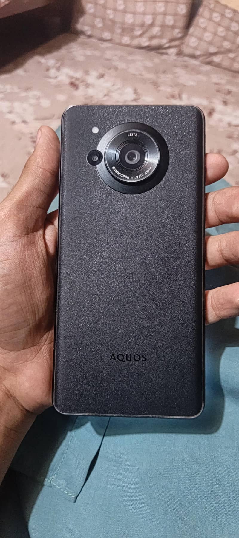 Sharp Aquos R7 0
