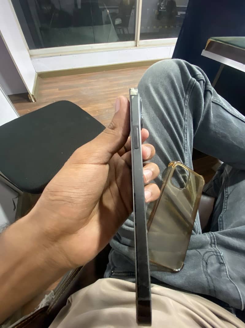Apple iPhone 12 Pro Max 3