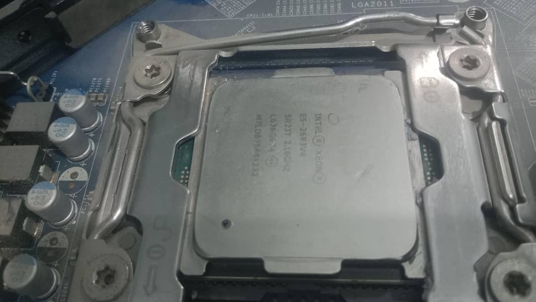 Intel xeon E5 2683 v4 processor available ha bus 2