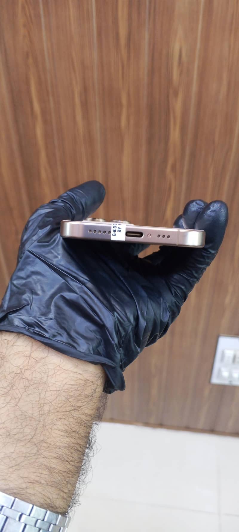 Apple iPhone 16 Pro 4
