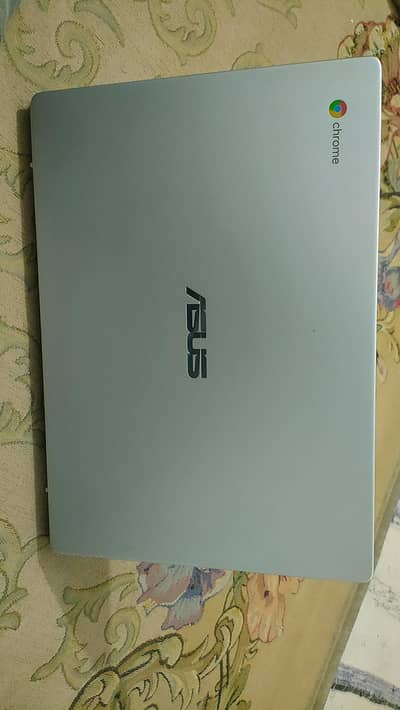 Urgent selling Chrome book ASUS 8/32 fresh piece