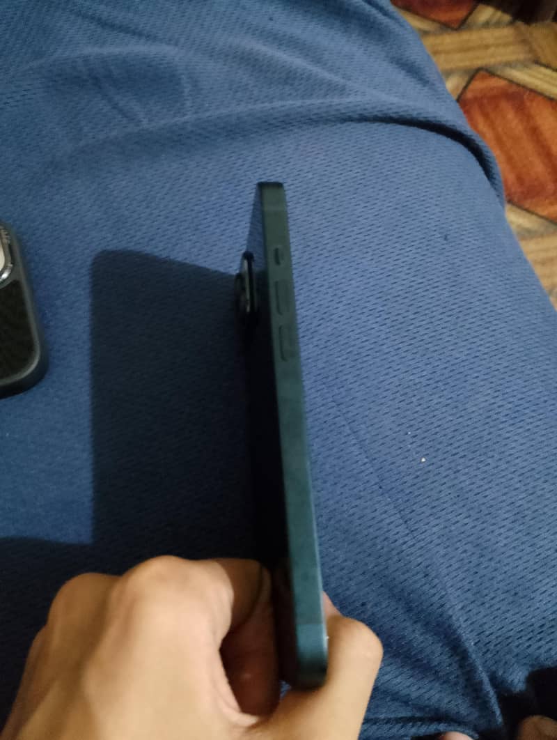 Apple iPhone 14 4