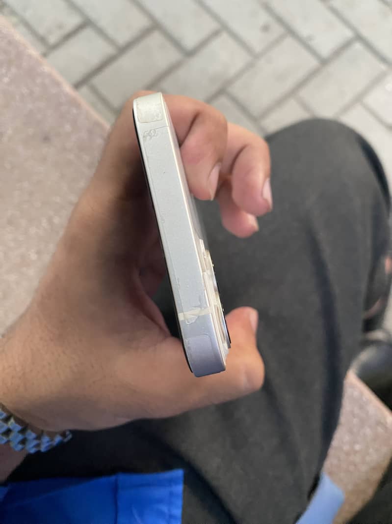 Apple iPhone 13 6