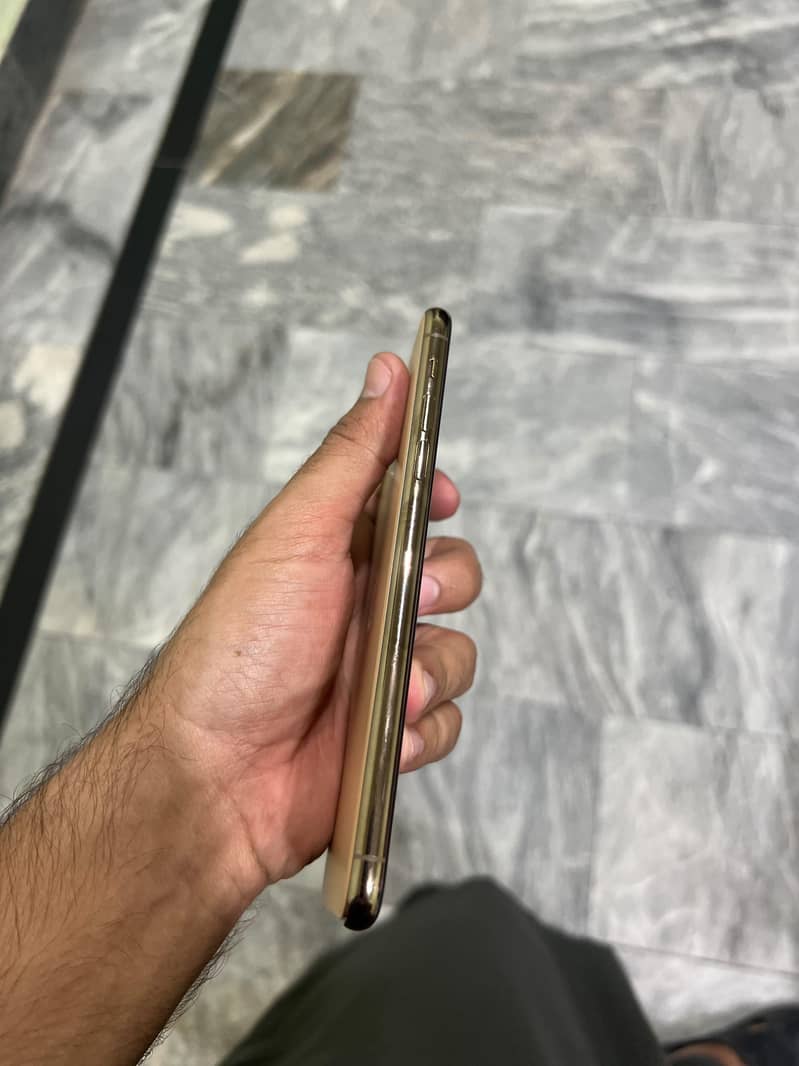 Apple iPhone 11 Pro Max 1