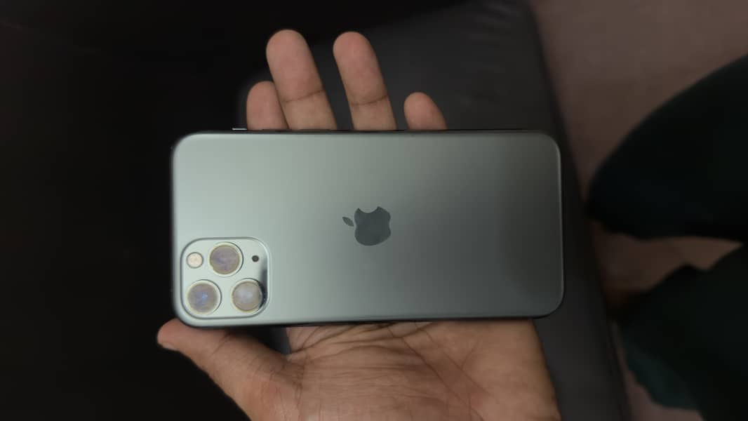 Apple iPhone 11 Pro 4