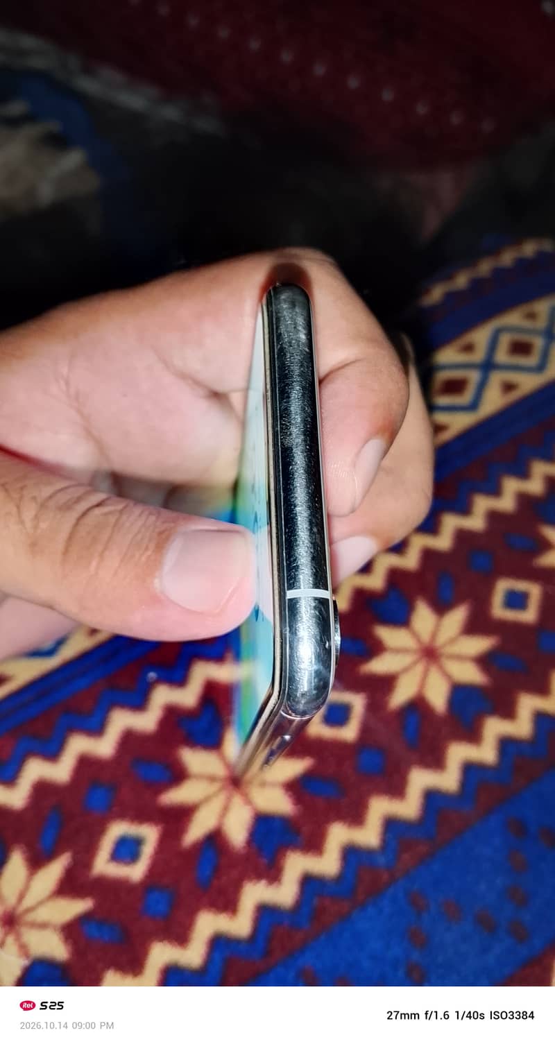 Apple iPhone XS 4