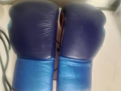 lace up boxing gloves