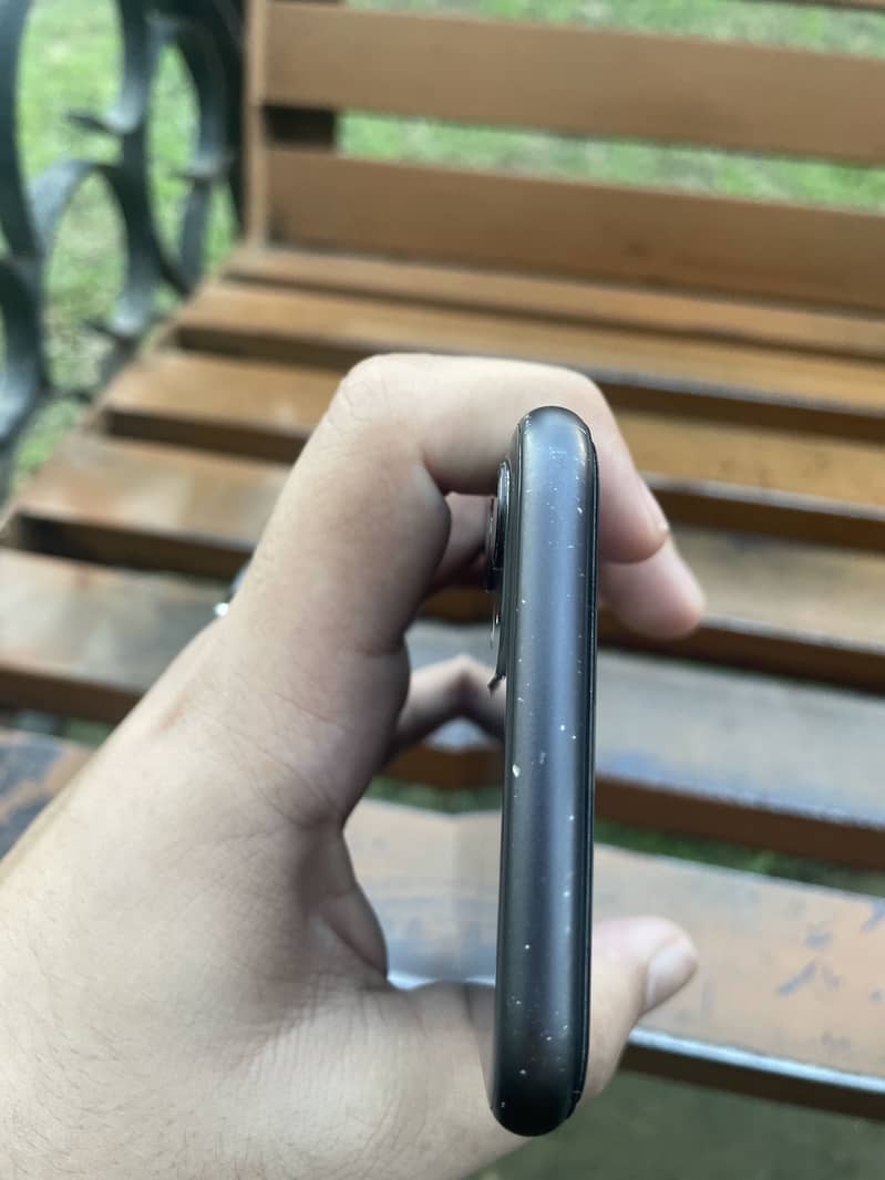 Apple iPhone 11 0
