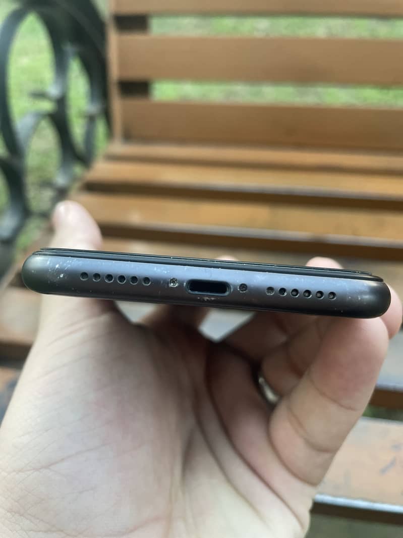 Apple iPhone 11 3