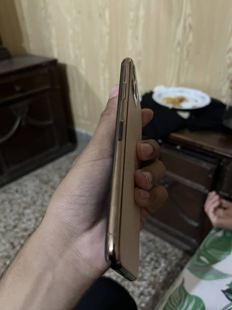 Apple iPhone 11 Pro Max 1
