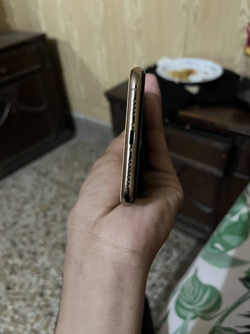 Apple iPhone 11 Pro Max 3