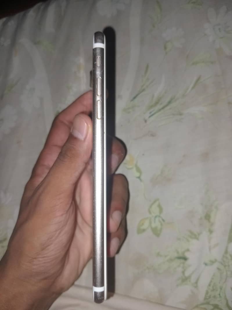 Apple iPhone 7 Plus 2