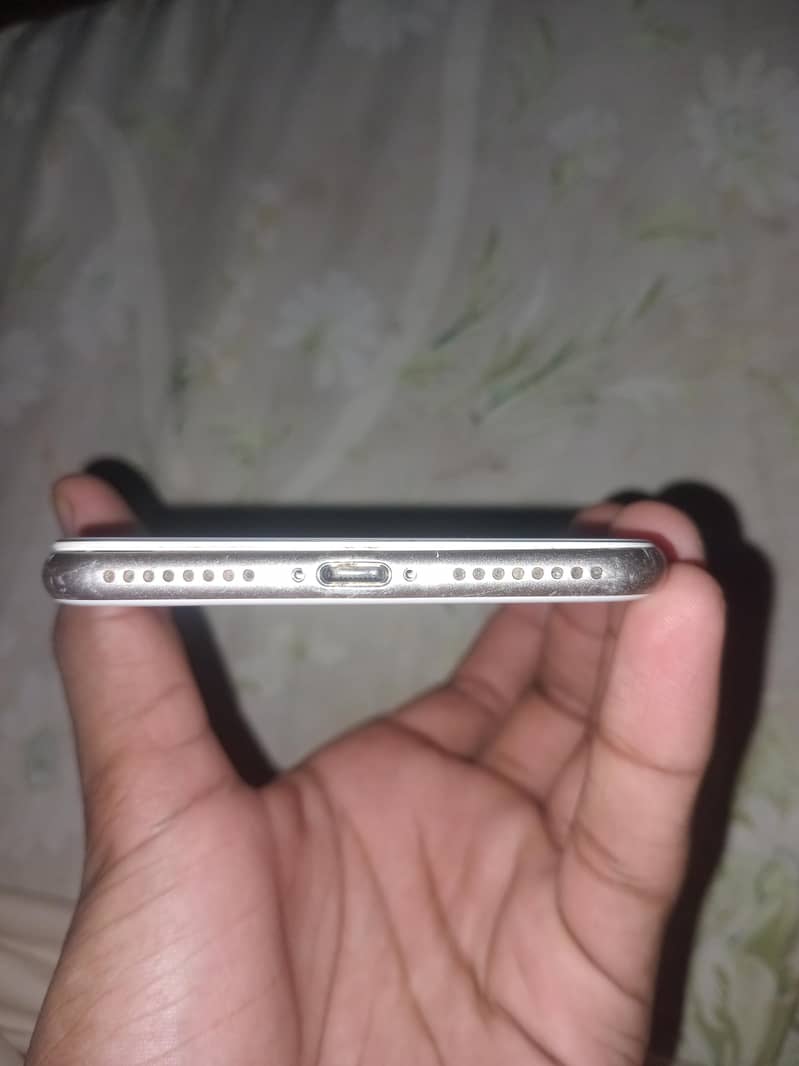 Apple iPhone 7 Plus 3