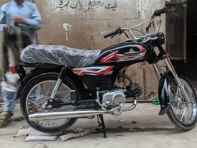 unique 70cc 2020 Karachi number good condition