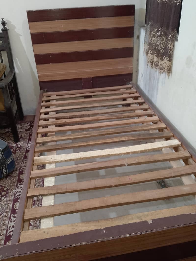 single bed without matres 0