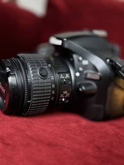 NIKON D5200 DSLR CAMERA FOR SALE