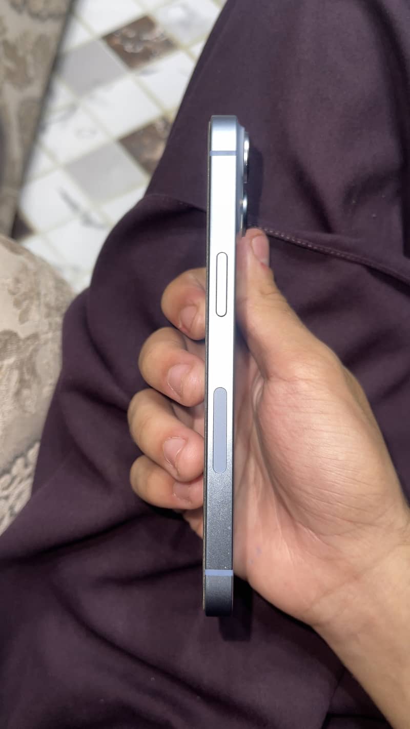 Apple iPhone 14 4