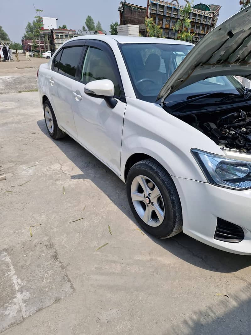 Toyota Corolla Axio 2012 1