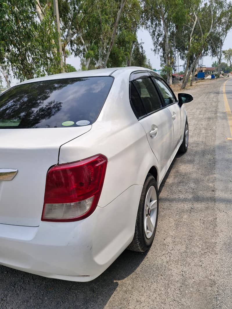 Toyota Corolla Axio 2012 3