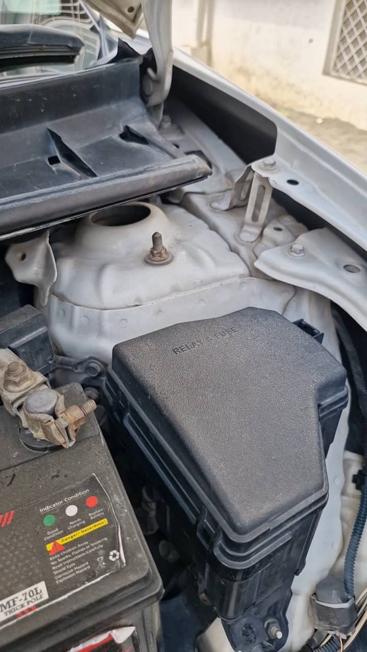 Toyota Corolla Axio 2012 6
