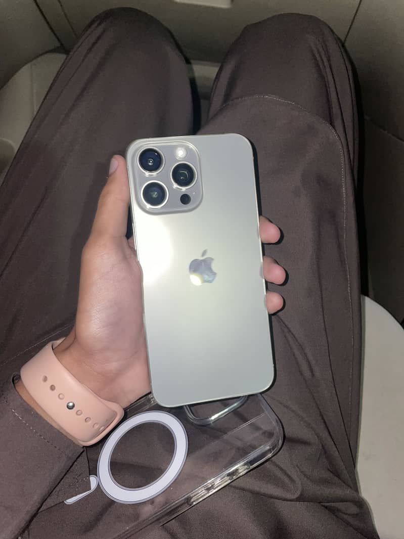 Apple iPhone 15 Pro Max 1
