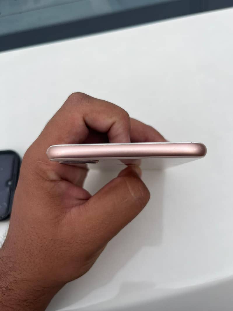 Apple iPhone 8 Plus 3