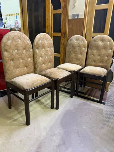 4 chairs looks good