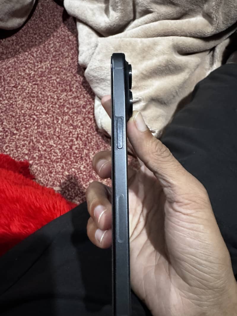 Apple iPhone 15 Pro Max 3