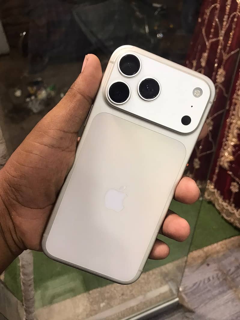 Apple iPhone 17 Pro Max 0