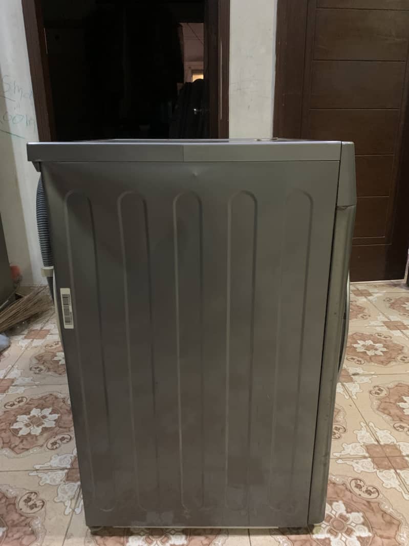 Automatic LG washing machine 3