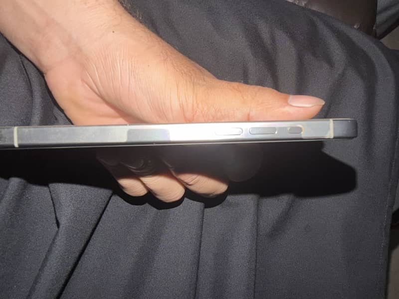 Apple iPhone 15 Pro Max 0