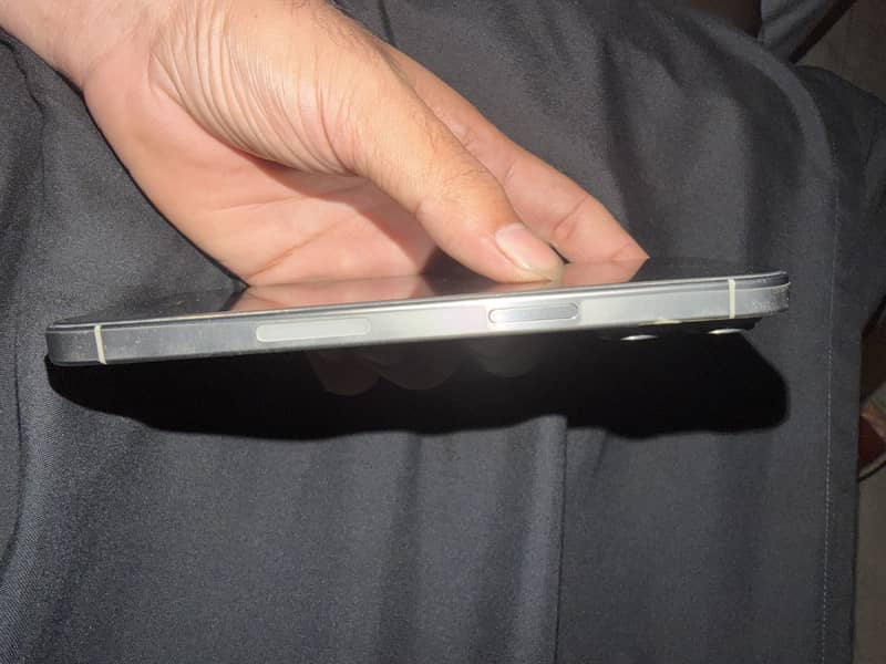 Apple iPhone 15 Pro Max 3