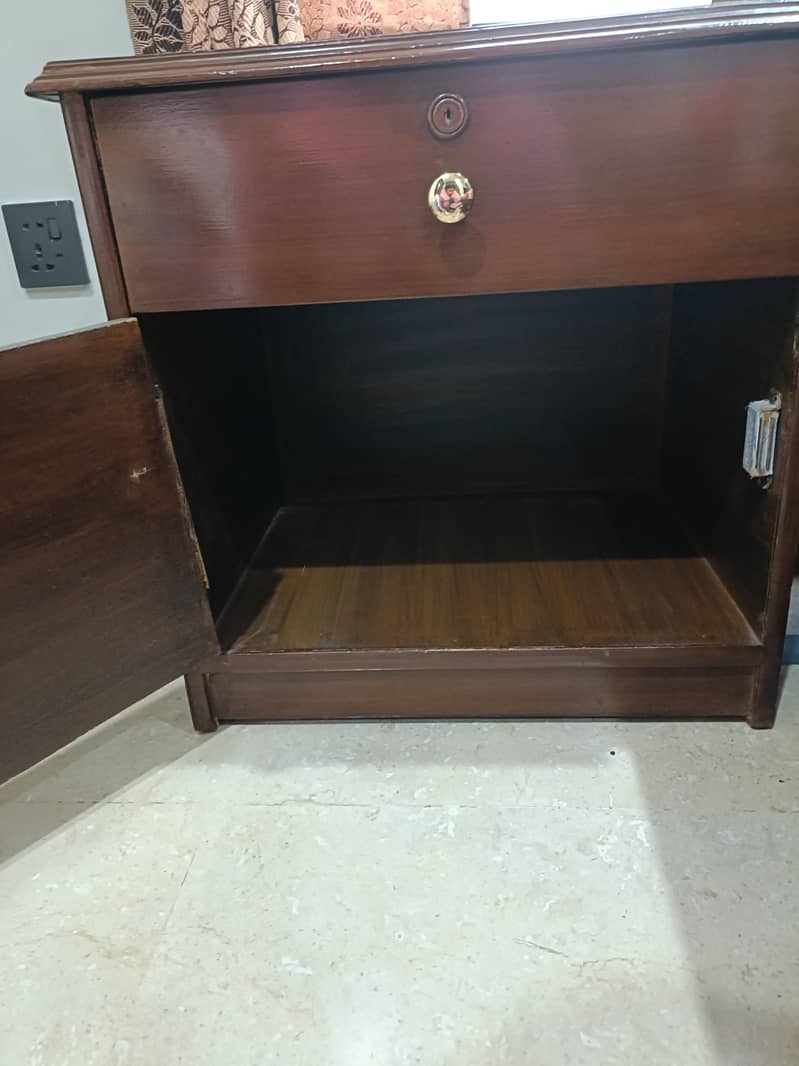 king bed and side tables 2