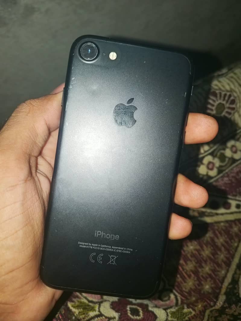 Apple iPhone 7 2