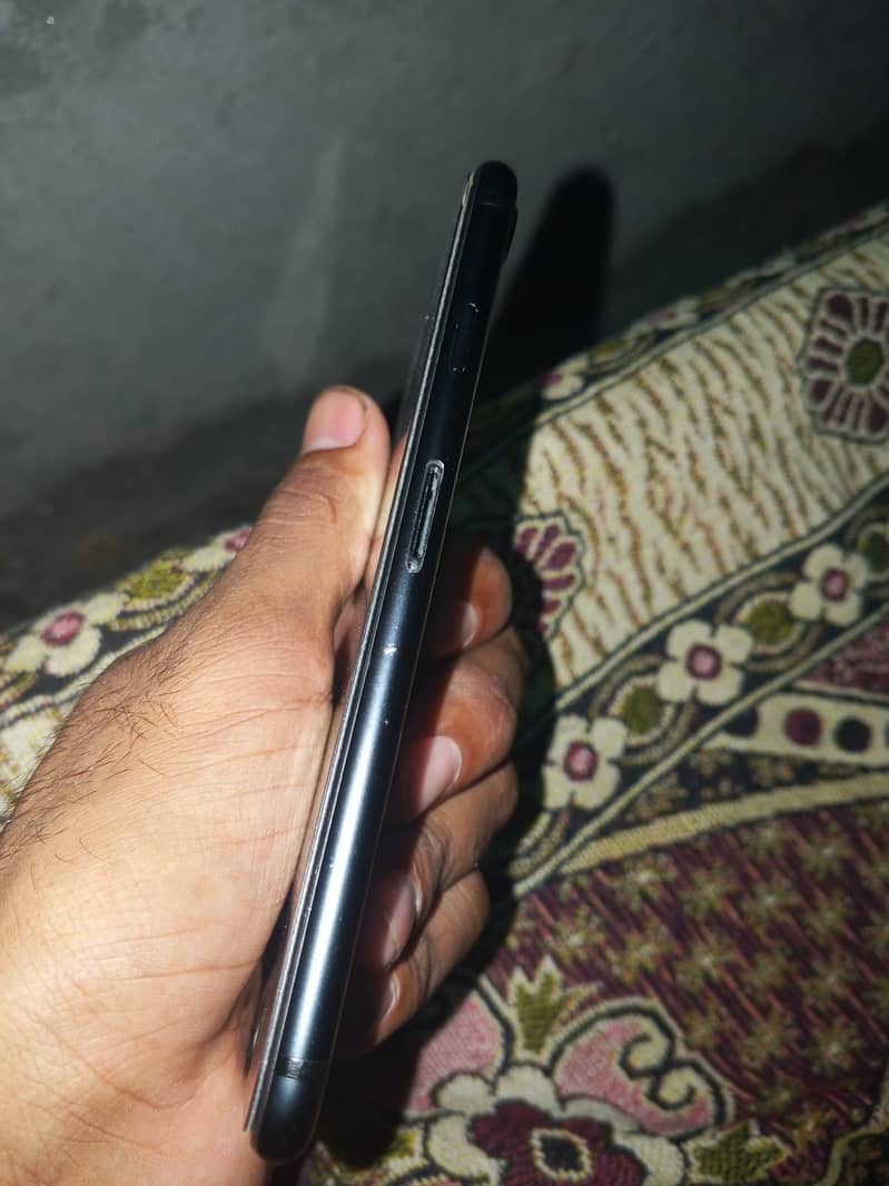 Apple iPhone 7 3