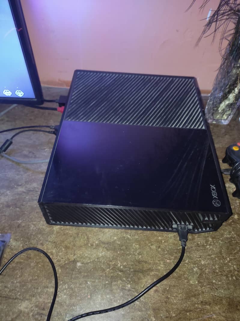Xbox one with controller and box 0