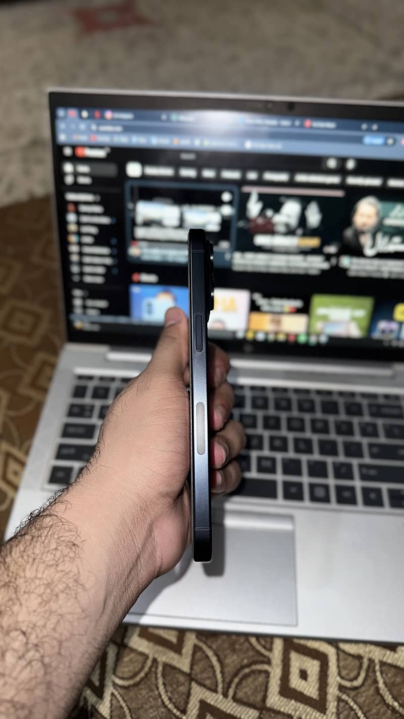 Apple iPhone 15 Pro Max 2