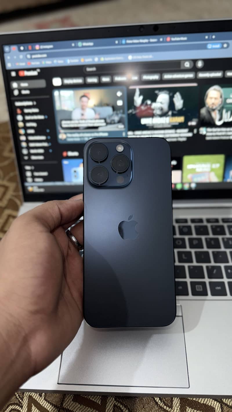 Apple iPhone 15 Pro Max 4
