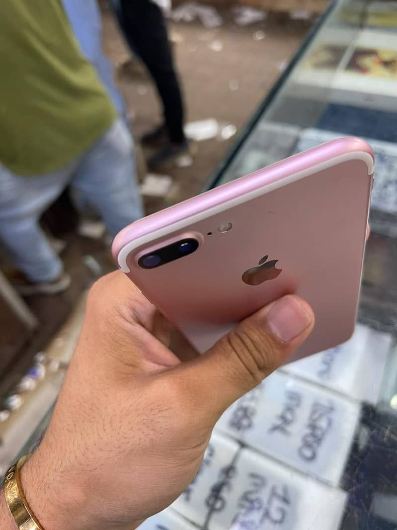 Apple iPhone 7 Plus 3