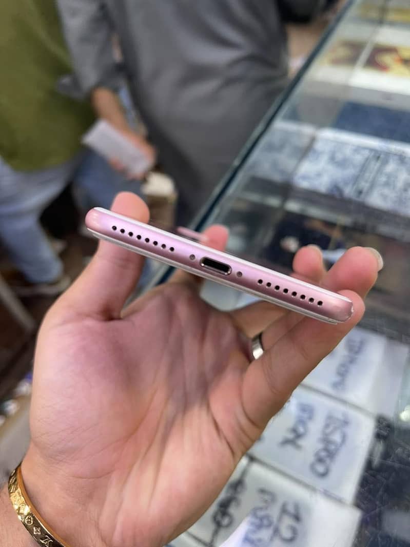 Apple iPhone 7 Plus 4