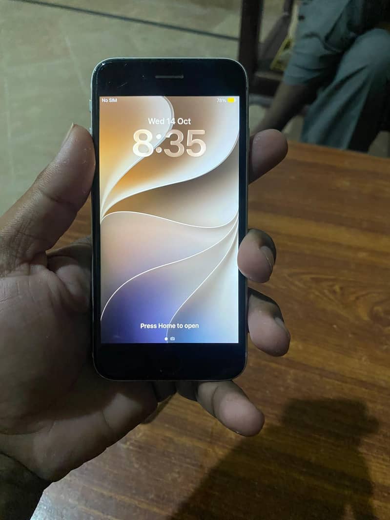 Apple iPhone SE 6