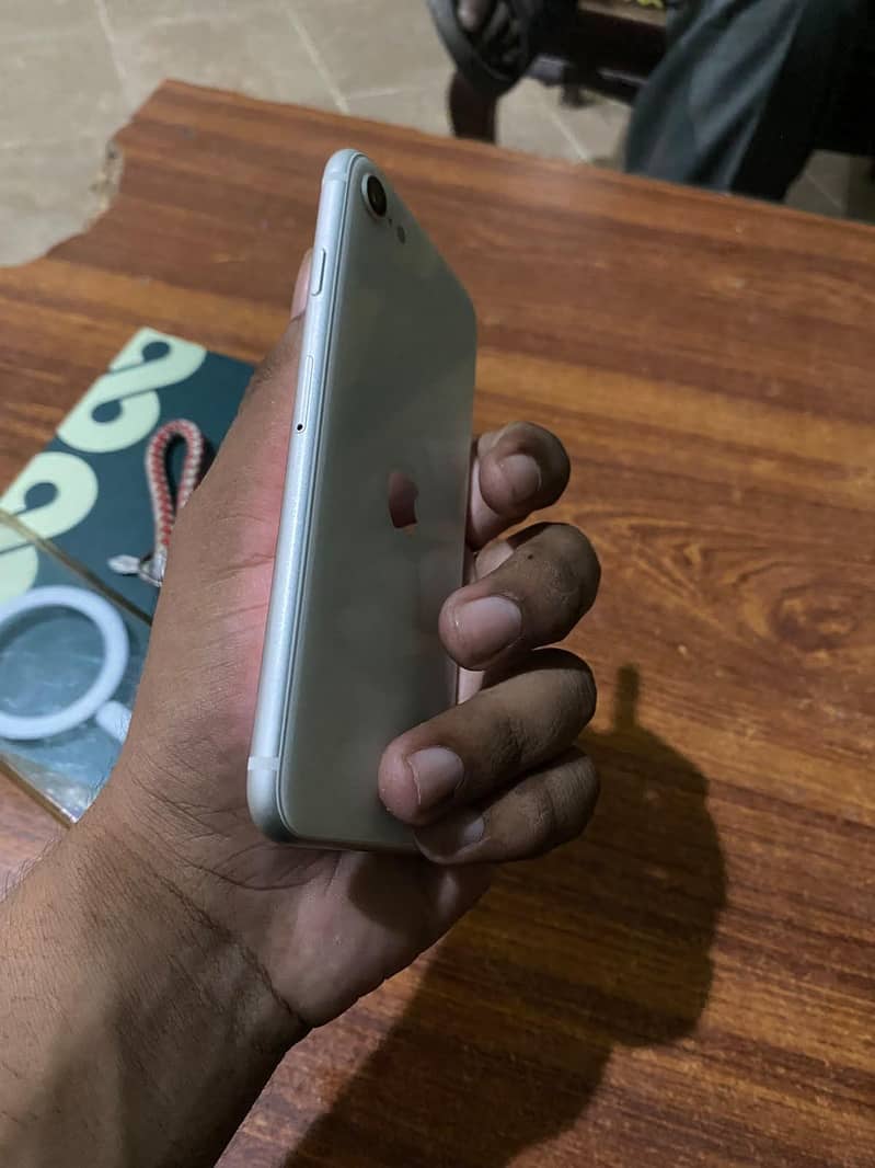 Apple iPhone SE 7