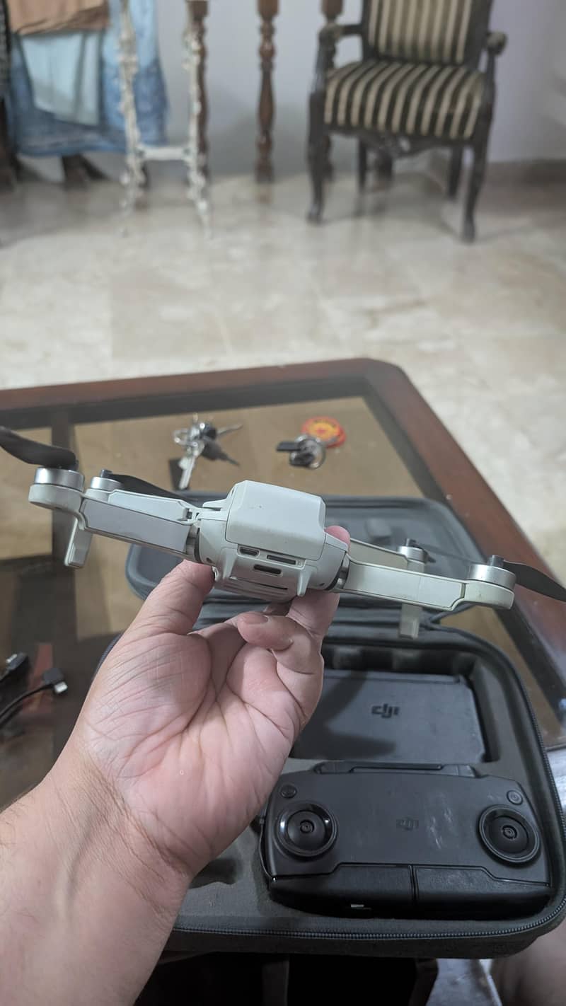 DJI Mini with Complete Box 2