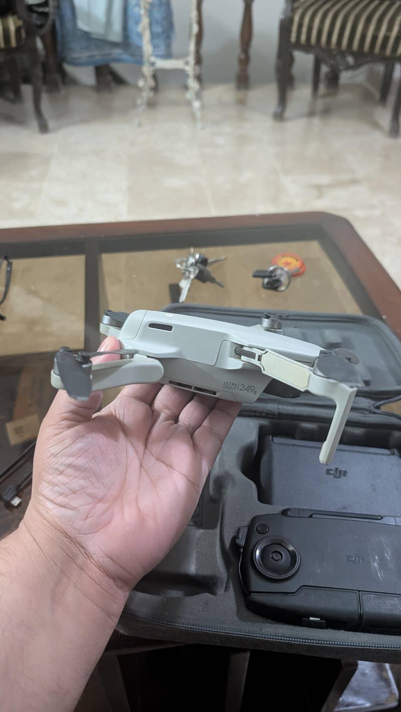 DJI Mini with Complete Box 4